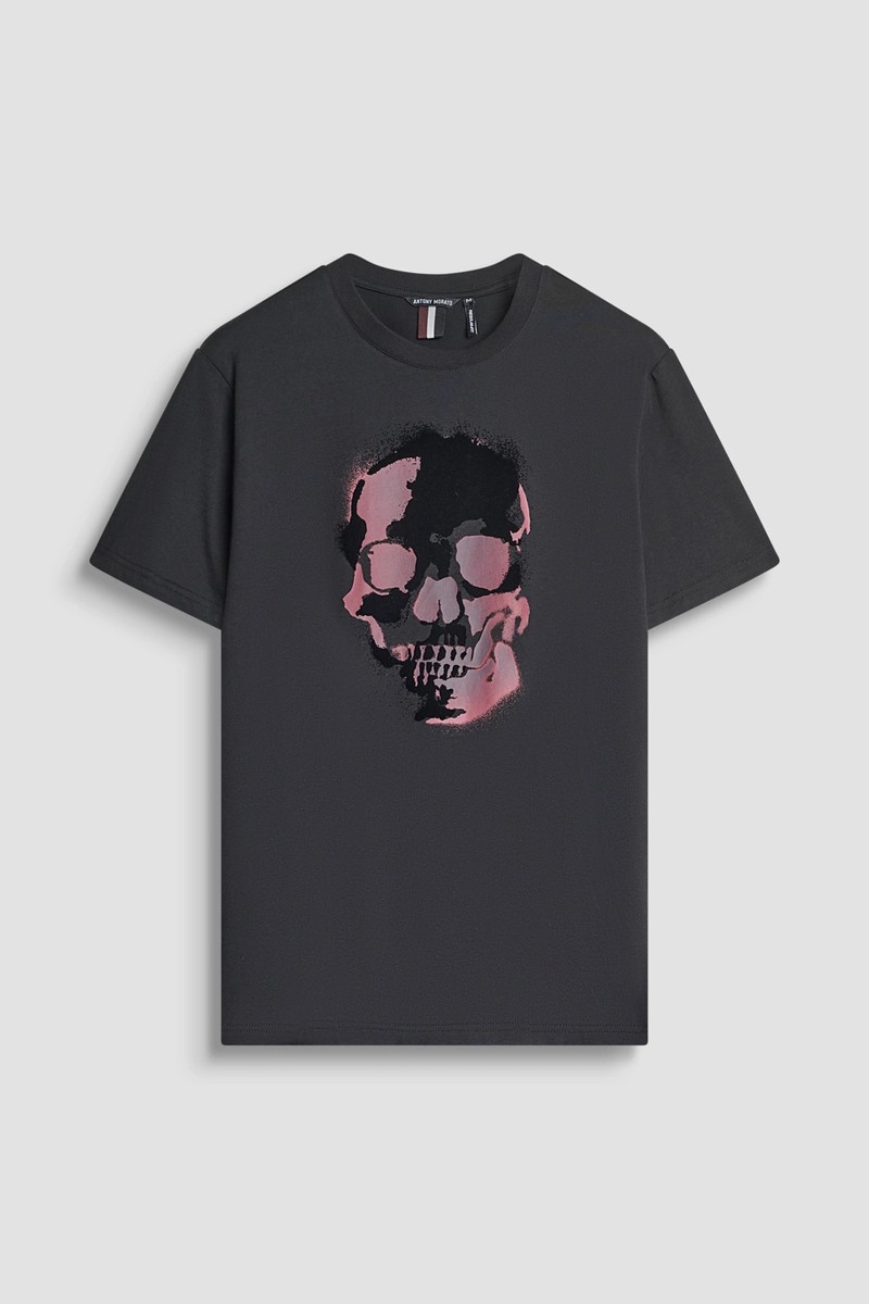  Camiseta Antony Morato en algodón 100 % con corte regular y estampado de calavera efecto flocado, ideal para destacar con estilo actual. 