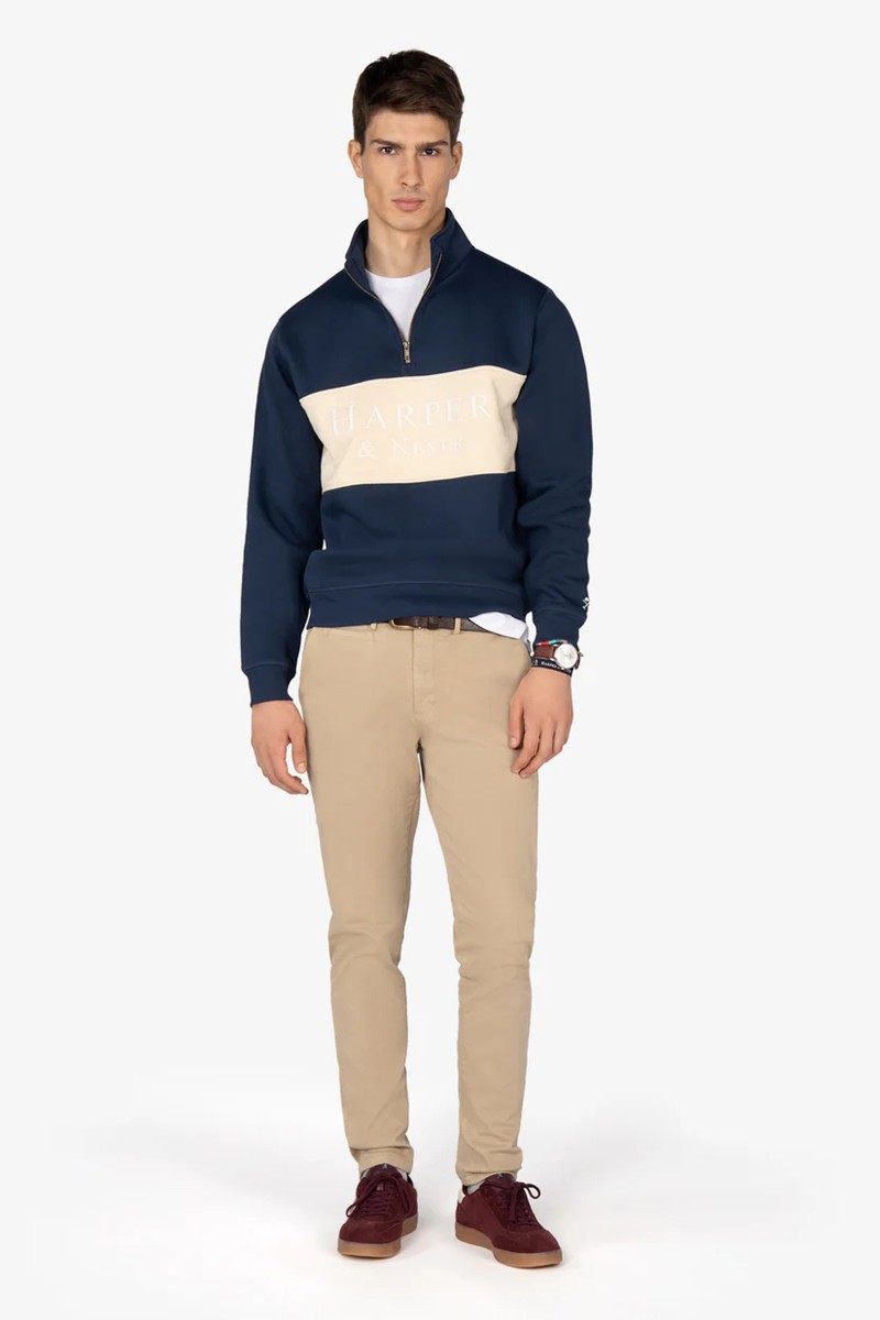 Sudadera de algodón con media cremallera, panel frontal en contraste y corte Regular Fit, ideal para un estilo casual con carácter.