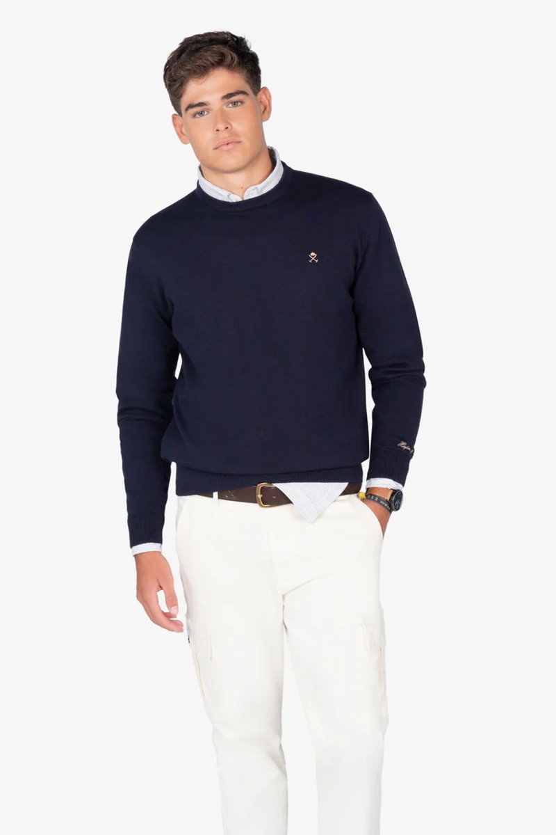 Jersey de cuello redondo en algodón 100 % con corte regular y diseño limpio, perfecto para looks casuales con estilo.