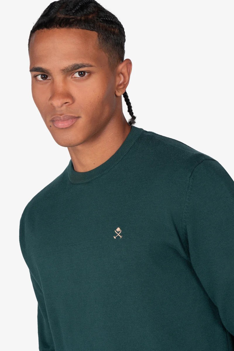 Jersey de cuello redondo en algodón 100 % con corte regular y diseño limpio, perfecto para looks casuales con estilo.  2