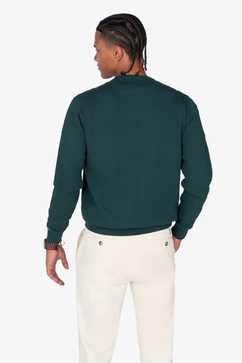  Jersey de cuello redondo en algodón 100 % con corte regular y diseño limpio, perfecto para looks casuales con estilo. 