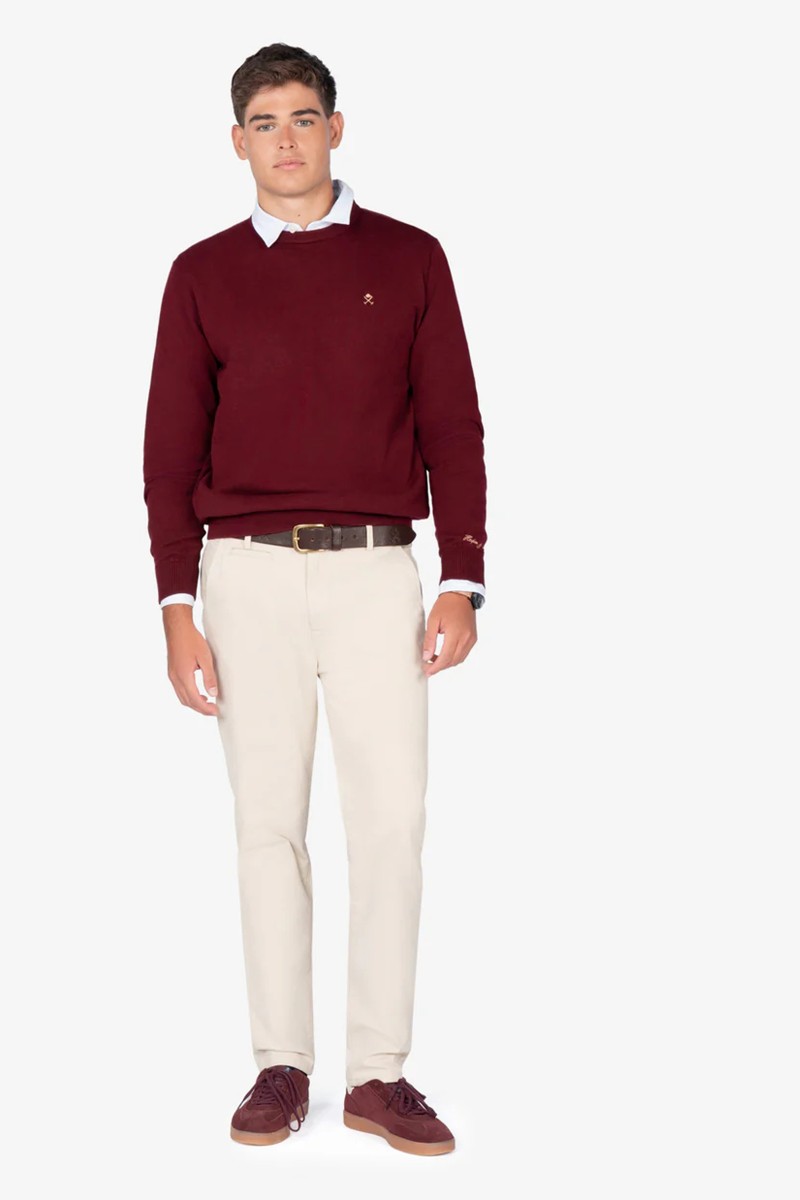 Jersey de cuello redondo en algodón 100 % con corte regular y diseño limpio, perfecto para looks casuales con estilo.  2