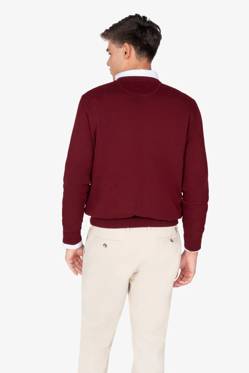  Jersey de cuello redondo en algodón 100 % con corte regular y diseño limpio, perfecto para looks casuales con estilo. 