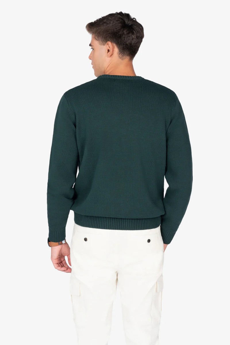  Jersey de punto en algodón con oso bordado en el frente, cuello redondo y ajuste Regular Fit, perfecto para un look casual con toque distintivo. 