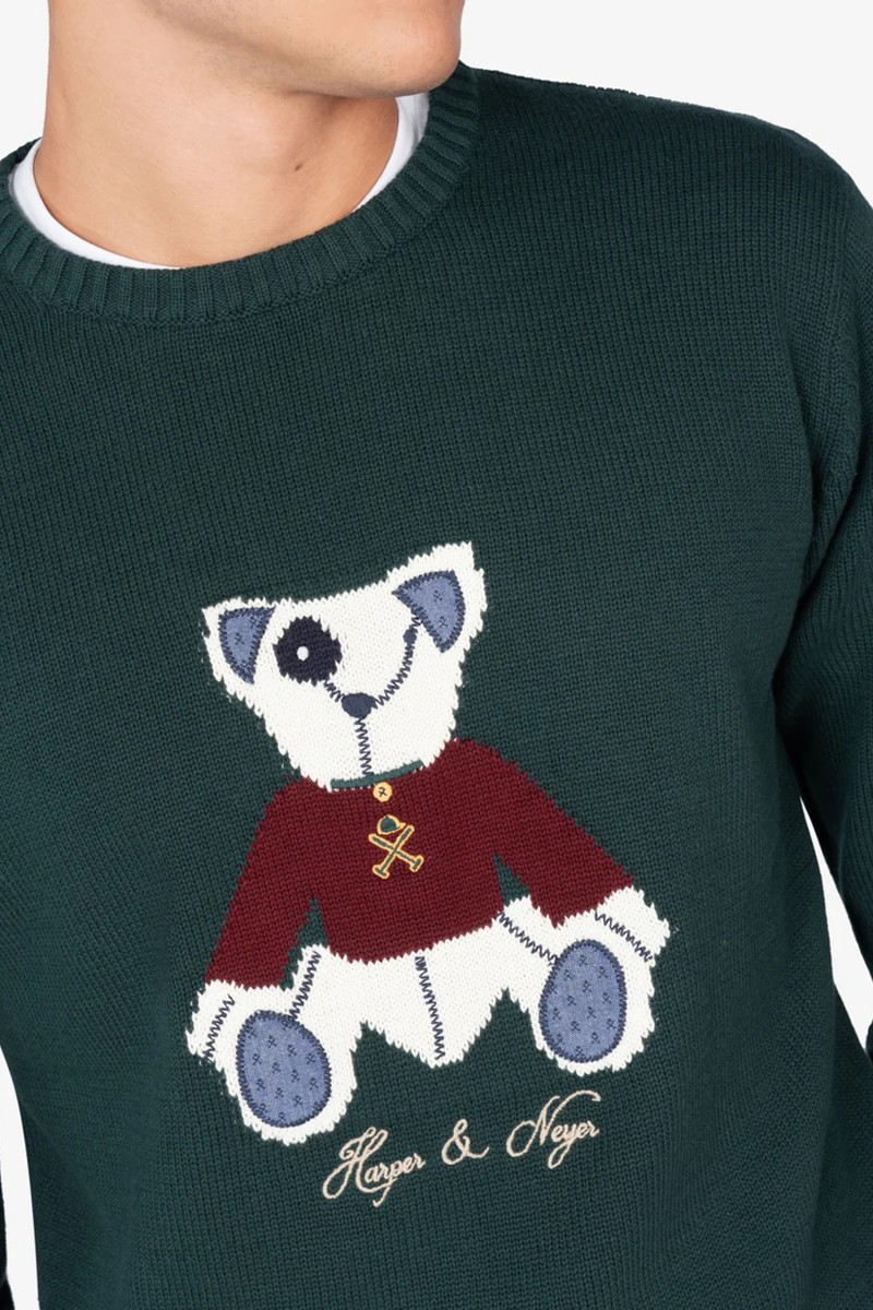  Jersey de punto en algodón con oso bordado en el frente, cuello redondo y ajuste Regular Fit, perfecto para un look casual con toque distintivo. 