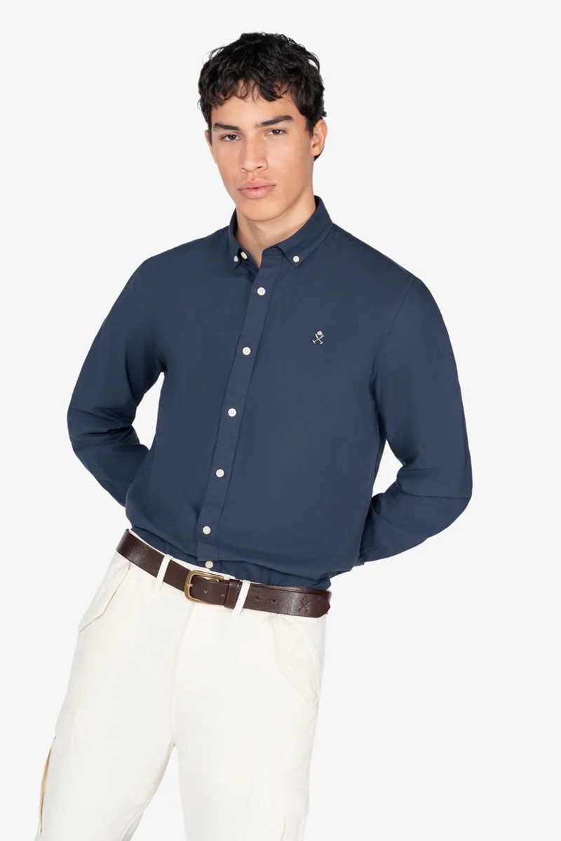 SHIRT HARPER M25  Camisa de corte recto con cuello clásico confeccionada en mezcla de algodón y poliéster, ideal para renovar tu armario con estilo atemporal.