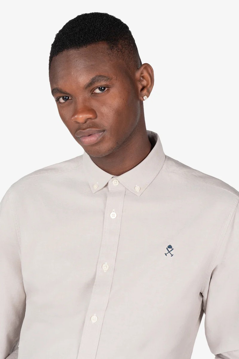 SHIRT HARPER M24  Camisa de corte recto con cuello clásico confeccionada en mezcla de algodón y poliéster, ideal para renovar tu armario con estilo atemporal.