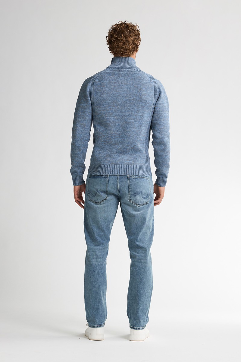  Jersey de cuello alto con botones en punto grueso azul. Una prenda cómoda, cálida y con el estilo inconfundible de Petrol Industries. 