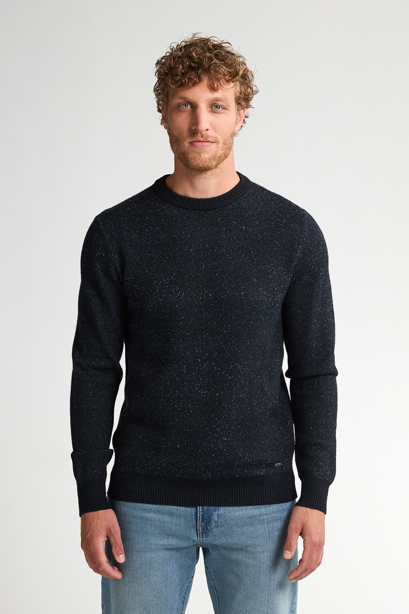 Jersey de punto grueso con efecto moteado y cuello redondo. Un diseño moderno y cálido con el sello auténtico de Petrol Industries. 