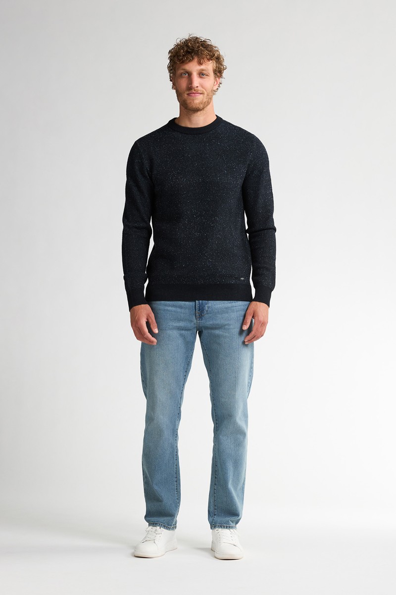  Jersey de punto grueso con efecto moteado y cuello redondo. Un diseño moderno y cálido con el sello auténtico de Petrol Industries. 