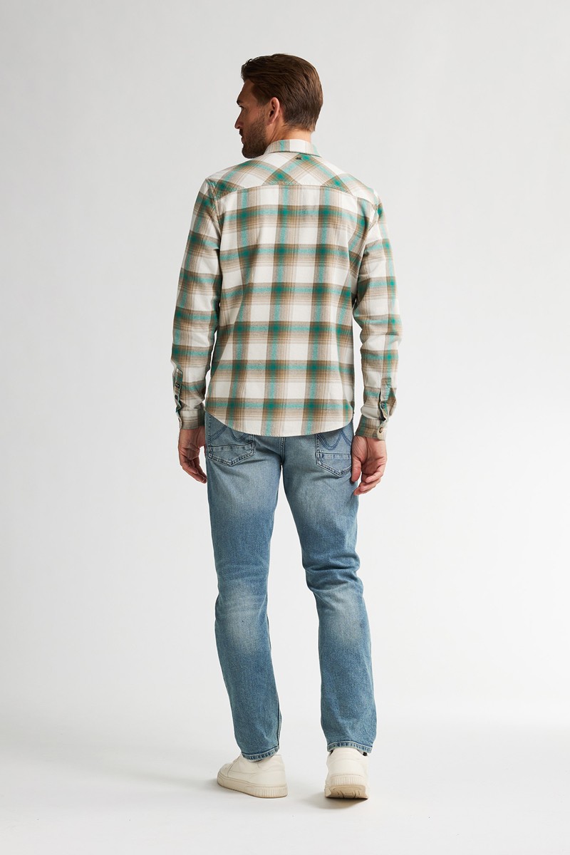  Camisa de cuadros beige y verde con bolsillos frontales. Estilo casual con el inconfundible toque de Petrol Industries. 