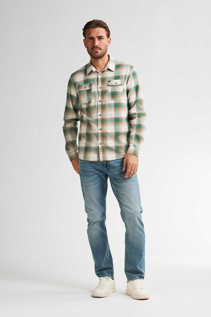  Camisa de cuadros beige y verde con bolsillos frontales. Estilo casual con el inconfundible toque de Petrol Industries. 