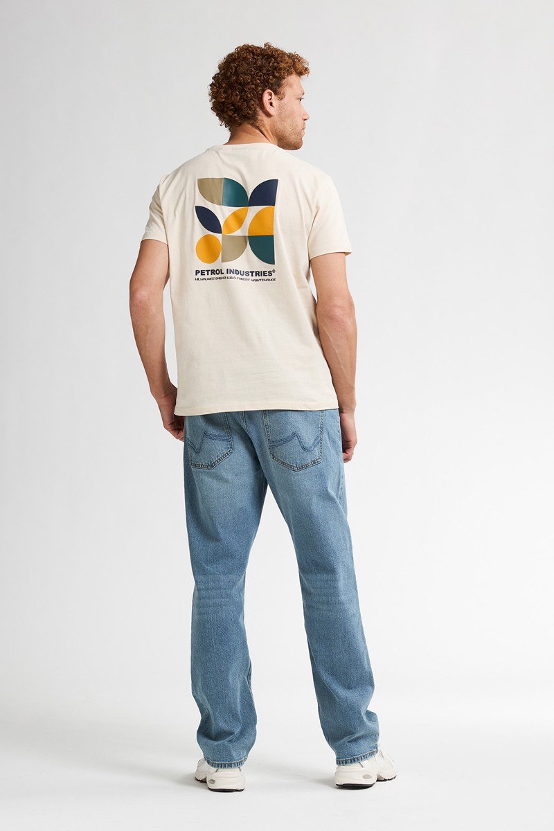  Camiseta Petrol Industries con logo frontal. Diseño actual y cómodo, perfecta para un look urbano desenfadado. 
