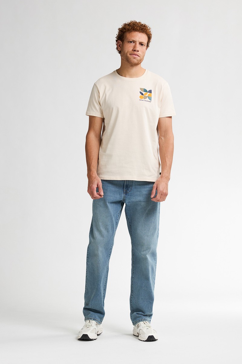  Camiseta Petrol Industries con logo frontal. Diseño actual y cómodo, perfecta para un look urbano desenfadado. 
