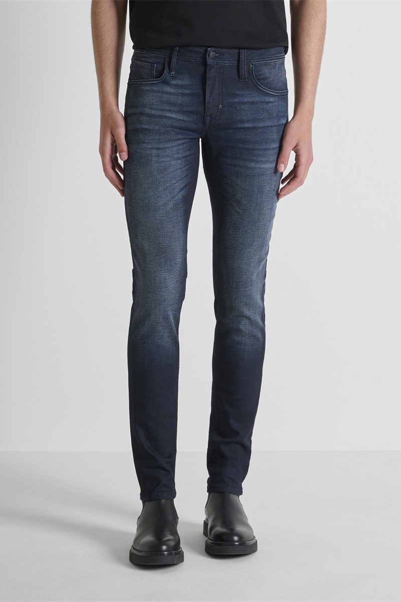  Vaqueros Antony Morato Ozzy skinny fit con lavado moderno. Ajuste cómodo y estilo urbano para tu día a día. 