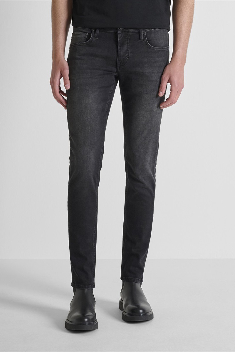  Vaqueros Antony Morato Ozzy skinny fit con lavado moderno. Ajuste cómodo y estilo urbano para tu día a día. 