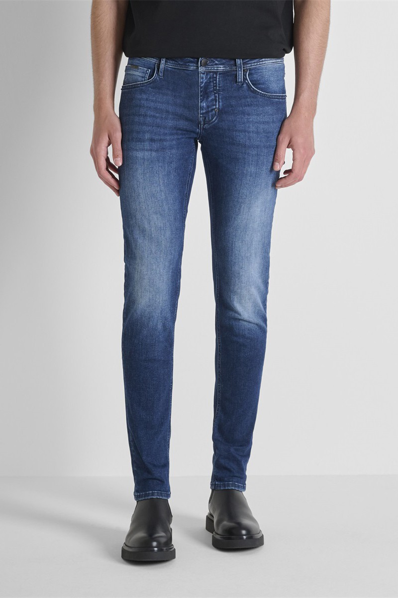  Vaqueros Antony Morato Ozzy skinny fit con lavado moderno. Ajuste cómodo y estilo urbano para tu día a día. 