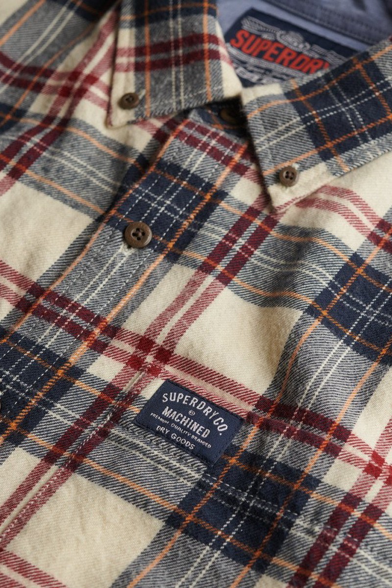  Camisa Superdry de cuadros con tejido suave de franela fina. Diseño moderno y versátil para un estilo casual impecable. 