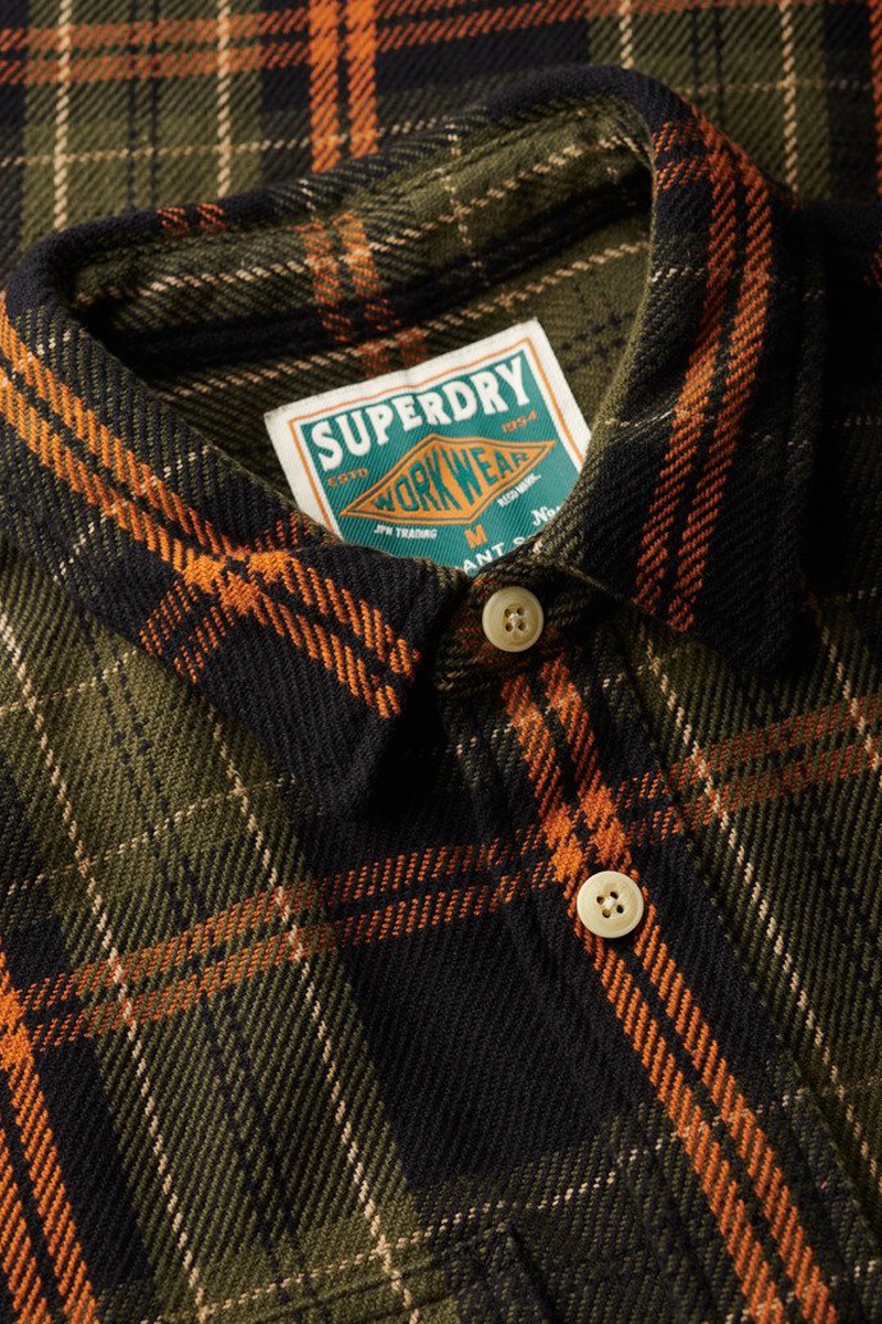  Camisa Superdry de cuadros en franela suave. Diseño clásico y versátil con el inconfundible estilo de la marca. 