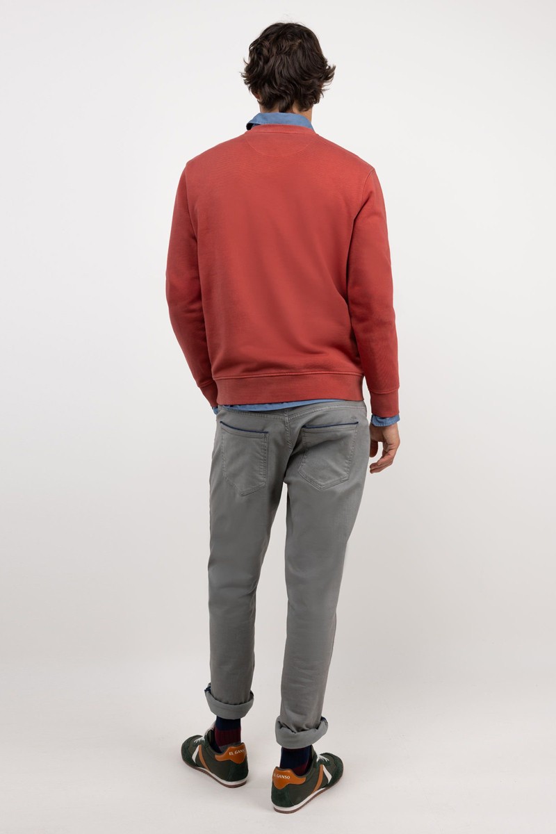  Sudadera El Ganso en algodón 100 %, corte regular y acabado lavado en color rojo. Básico cómodo y moderno para el día a día. 