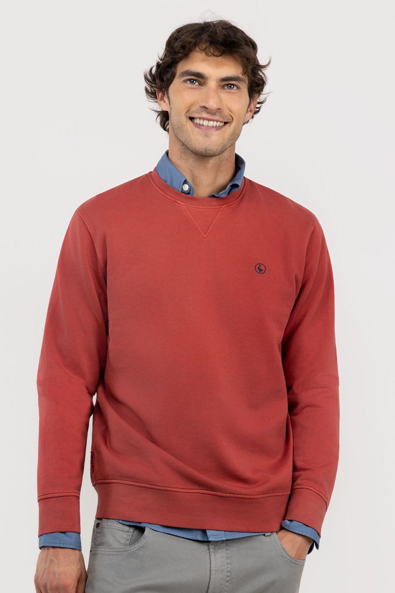  Sudadera El Ganso en algodón 100 %, corte regular y acabado lavado en color rojo. Básico cómodo y moderno para el día a día. 