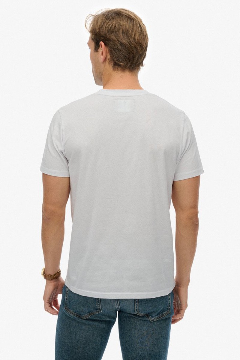  Camiseta de manga corta Superdry Great Outdoors Relaxed con gráfico frontal, corte cómodo y tejido suave de algodón. Perfecta para looks casuales y urbanos. 