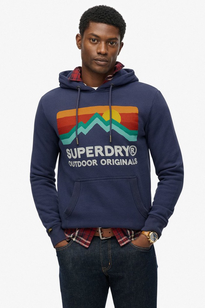  Sudadera Superdry Great Outdoors Relaxed azul marino con capucha y estampado frontal. Corte cómodo, tejido suave y estilo casual con aire outdoor.  2