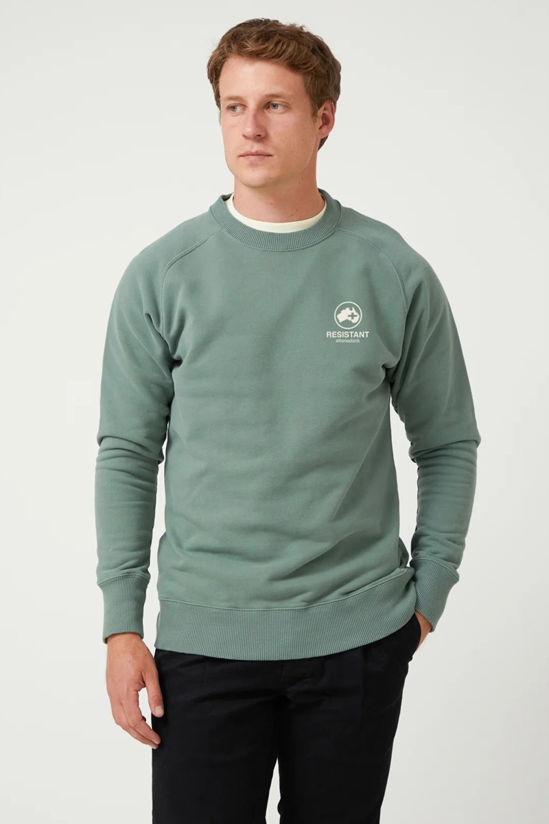  Sudadera con capucha Altonadock Resistant en tono verde petróleo, tejido cómodo 80 % algodón y 20 % poliéster. Estilo urbano y versátil para tu día a día. 