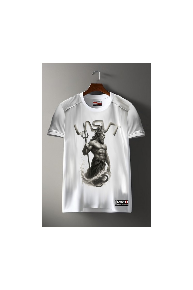  Camiseta LaSaL Poseidon en blanco, 100 % algodón y corte regular. Edición limitada numerada, con estampado frontal digital y estilo urbano distintivo.  2