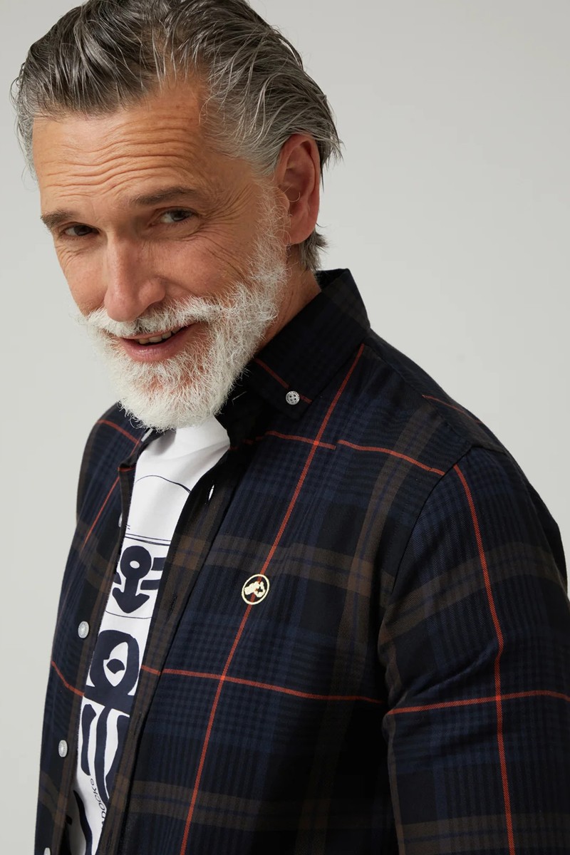  Camisa Altonadock de cuadros con tejido cómodo y corte clásico. Ideal para un estilo desenfadado, urbano y con carácter propio. 