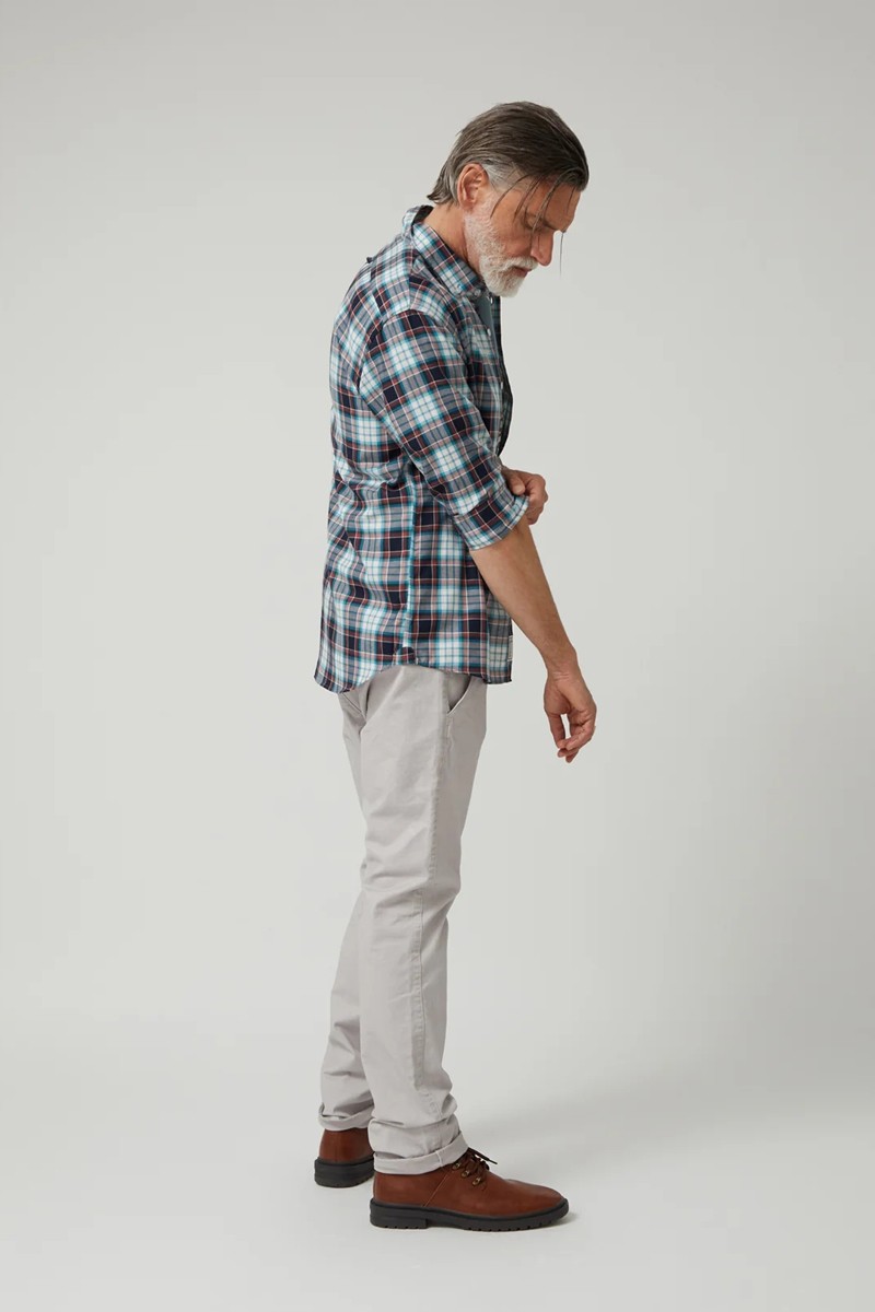  Camisa Altonadock de cuadros con tejido cómodo y corte clásico. Ideal para un estilo desenfadado, urbano y con carácter propio.  2