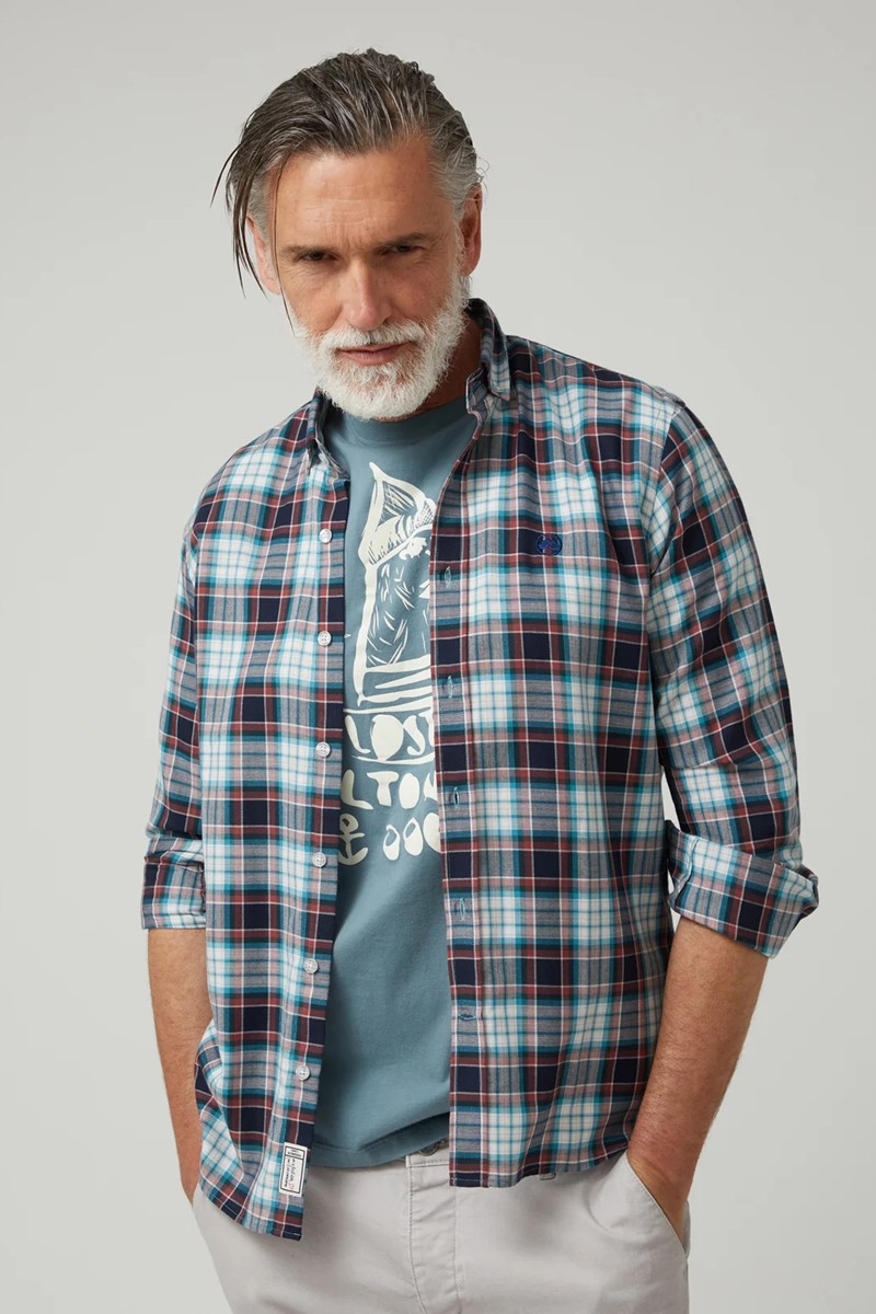  Camisa Altonadock de cuadros con tejido cómodo y corte clásico. Ideal para un estilo desenfadado, urbano y con carácter propio. 