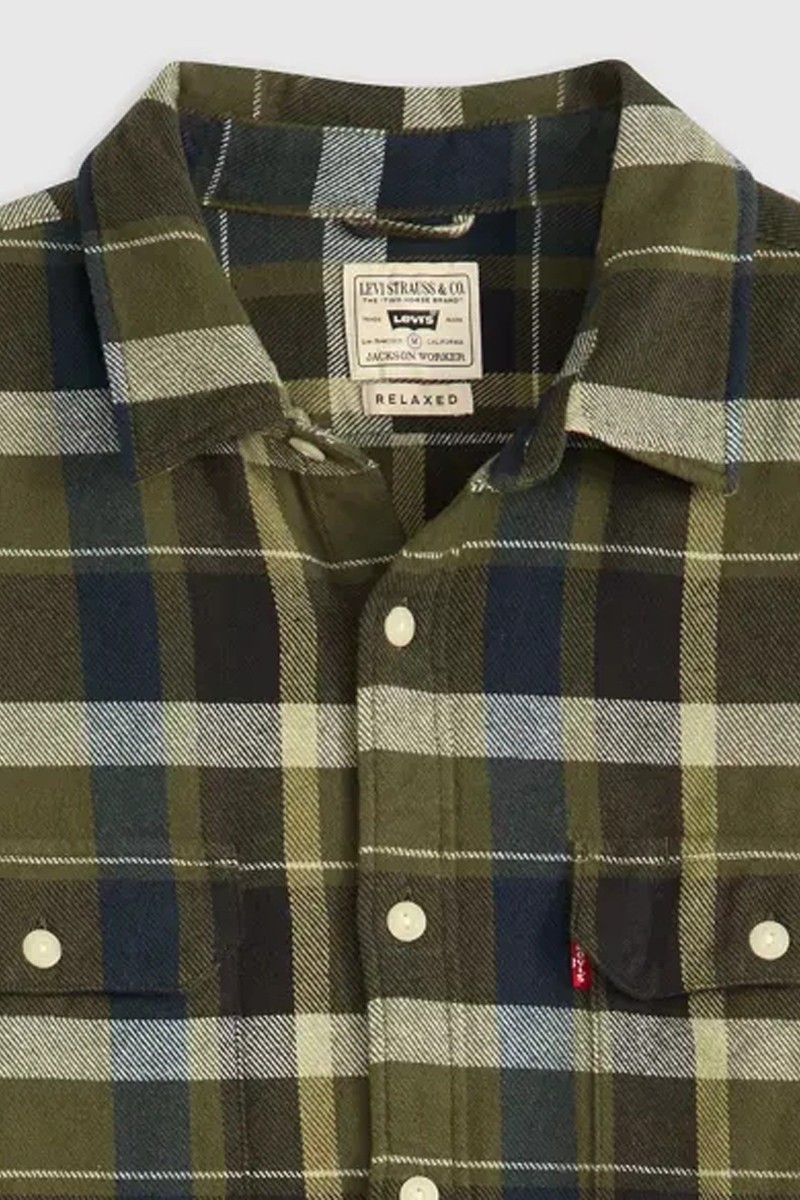  Camisa Levi’s de cuadros con tejido suave, corte clásico y estilo casual atemporal. Perfecta para combinar con vaqueros o chinos. 
