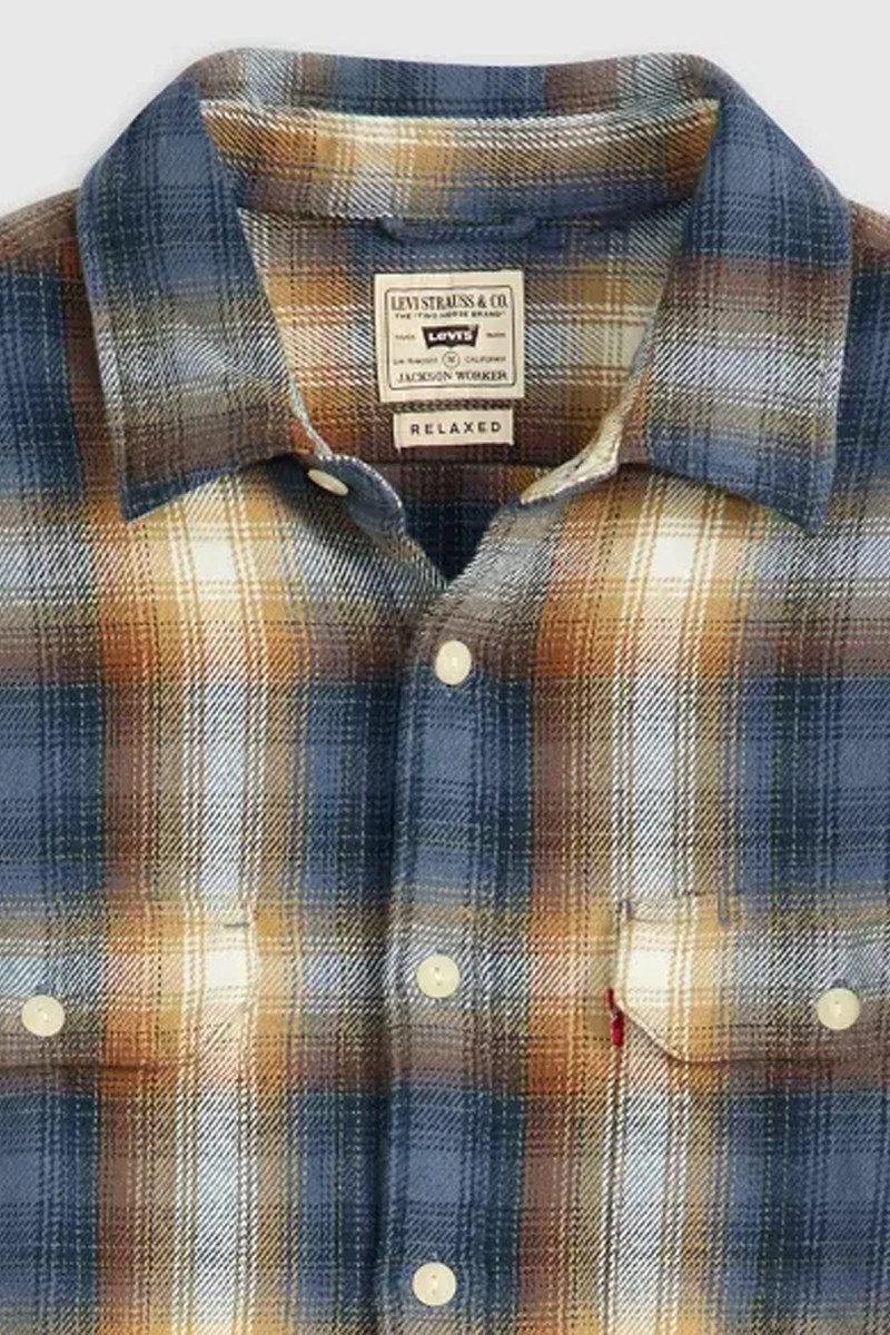  Camisa Levi’s de cuadros con tejido suave, corte clásico y estilo casual atemporal. Perfecta para combinar con vaqueros o chinos. 
