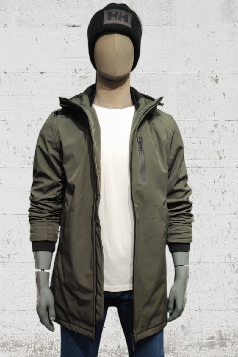  Cazadora técnica Schott con diseño urbano, tejido resistente y detalles funcionales. Ideal para el día a día o escapadas al aire libre. 