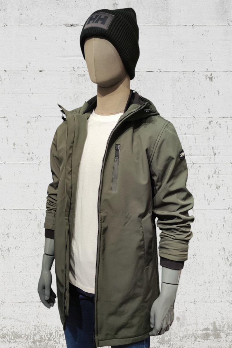  Cazadora técnica Schott con diseño urbano, tejido resistente y detalles funcionales. Ideal para el día a día o escapadas al aire libre. 