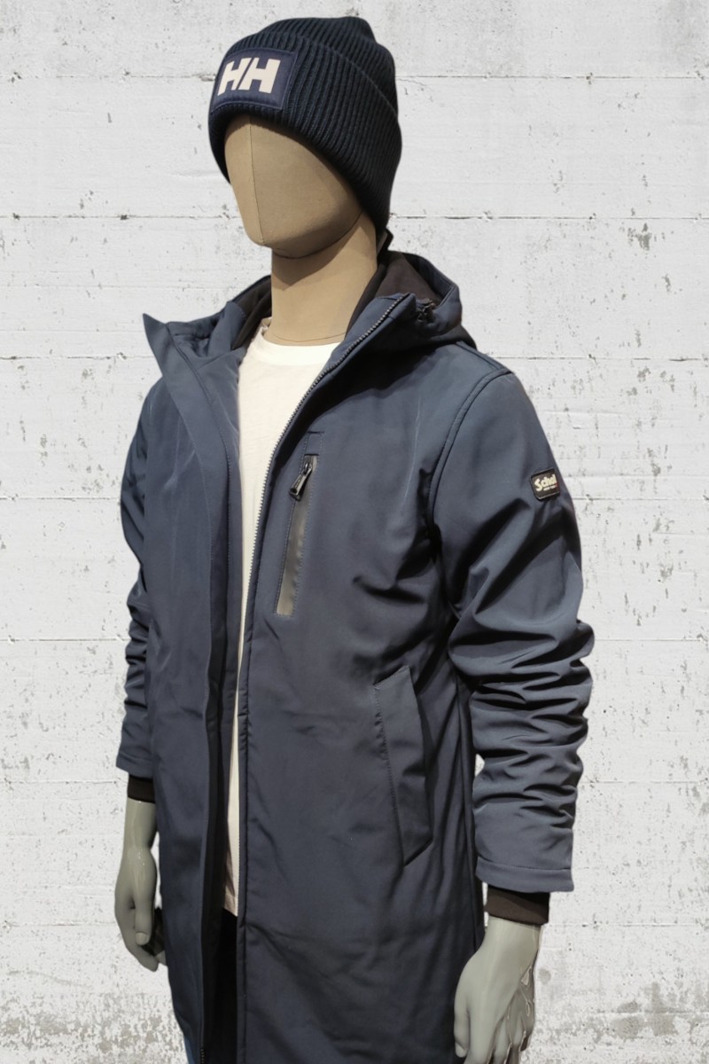  Cazadora técnica Schott con diseño urbano, tejido resistente y detalles funcionales. Ideal para el día a día o escapadas al aire libre. 