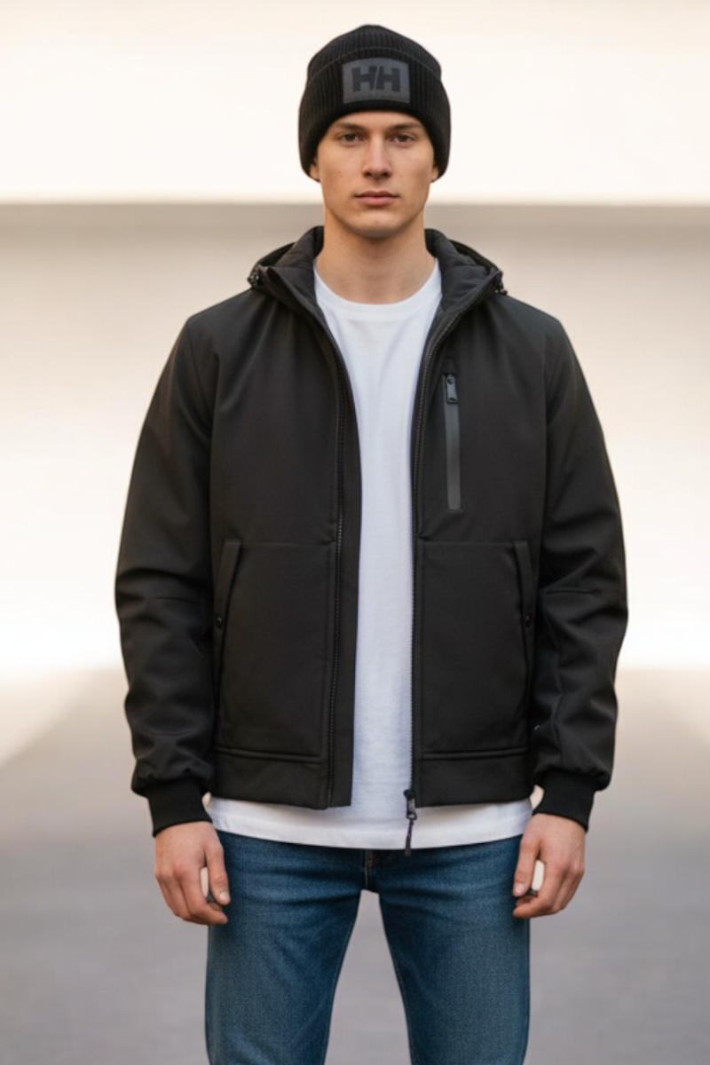  Cazadora técnica Schott con diseño urbano, tejido resistente y detalles funcionales. Ideal para el día a día o escapadas al aire libre. 