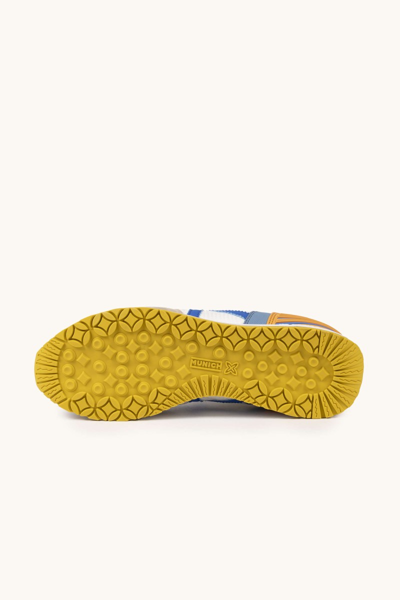  Zapatillas Munich Massana Club con diseño retro, mezcla de materiales y suela dentada. Estilo urbano cómodo y con personalidad. 