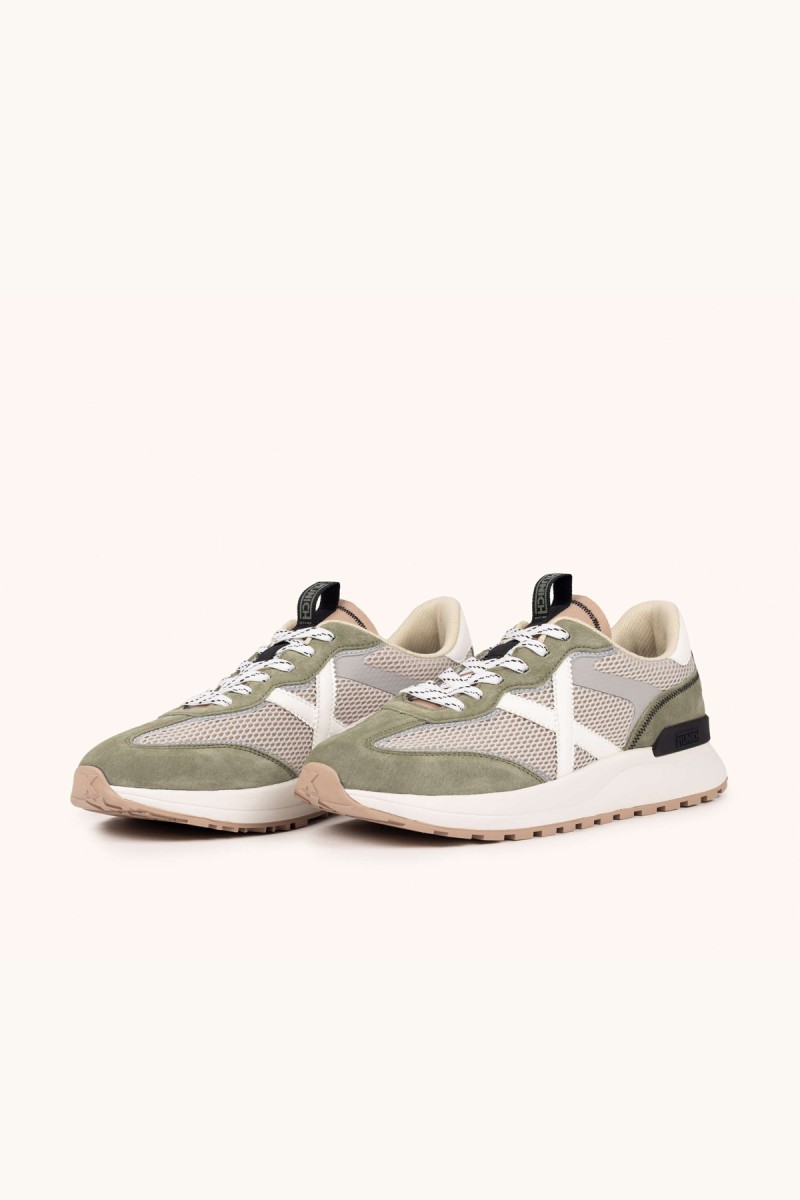  Zapatillas Munich con diseño moderno y colores vibrantes, ideales para looks urbanos cómodos con personalidad y estilo diario. 