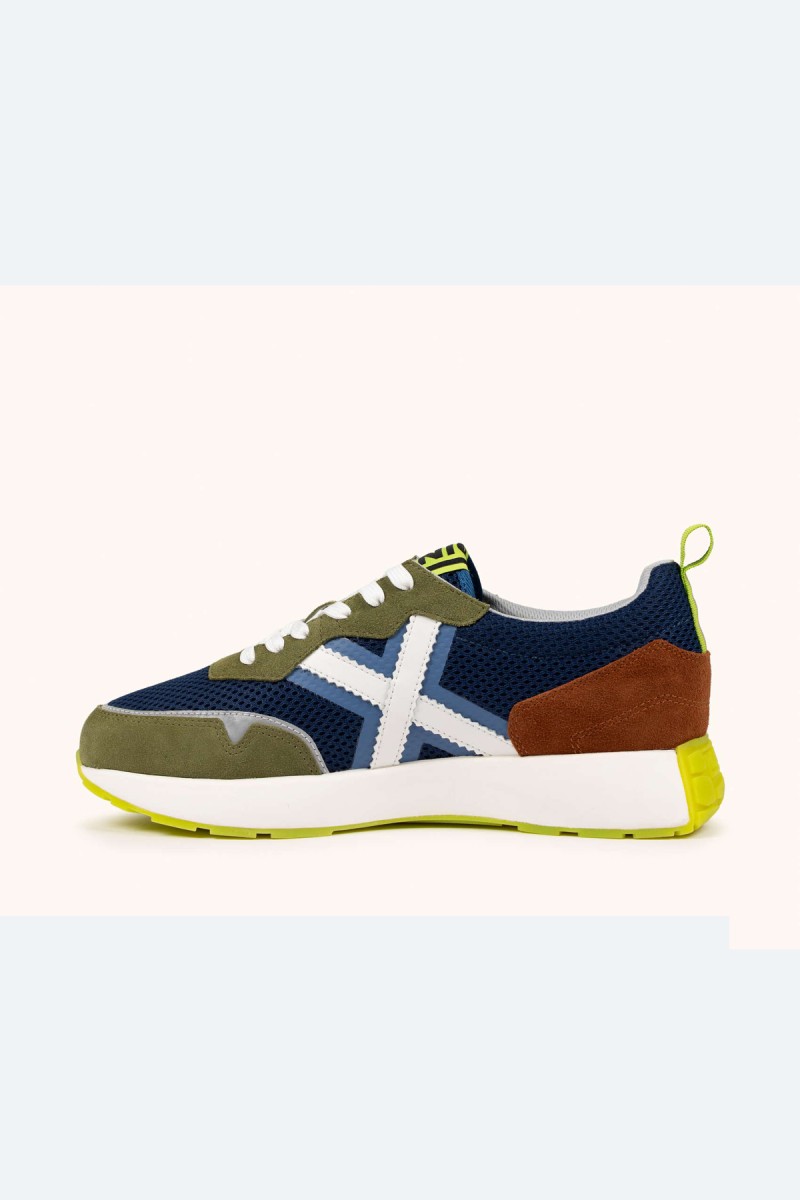 Zapatillas Munich en azul, verde y marrón con estilo deportivo elegante, ideales para looks urbanos cómodos y con personalidad. 