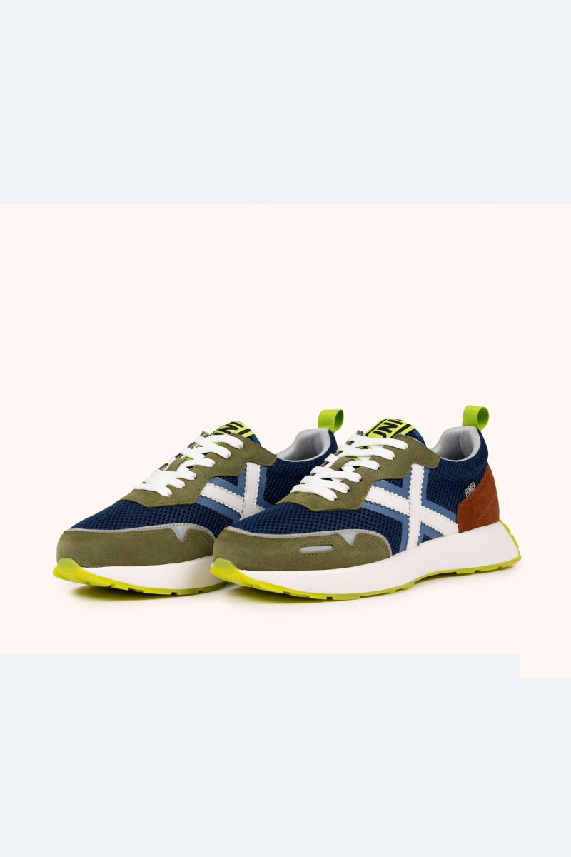  Zapatillas Munich en azul, verde y marrón con estilo deportivo elegante, ideales para looks urbanos cómodos y con personalidad. 