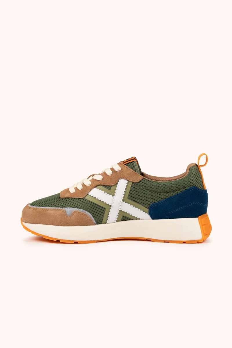  Zapatillas Munich en verde, marrón y azul con estilo deportivo elegante, ideales para looks urbanos cómodos y con personalidad. 