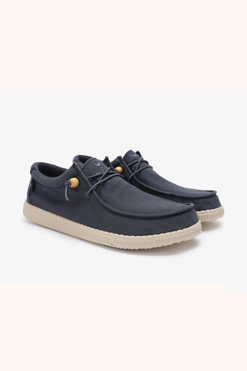 Wallabi Walk in Pitas en marino con acabado washed, cómodo y versátil para looks casuales con estilo relajado. 