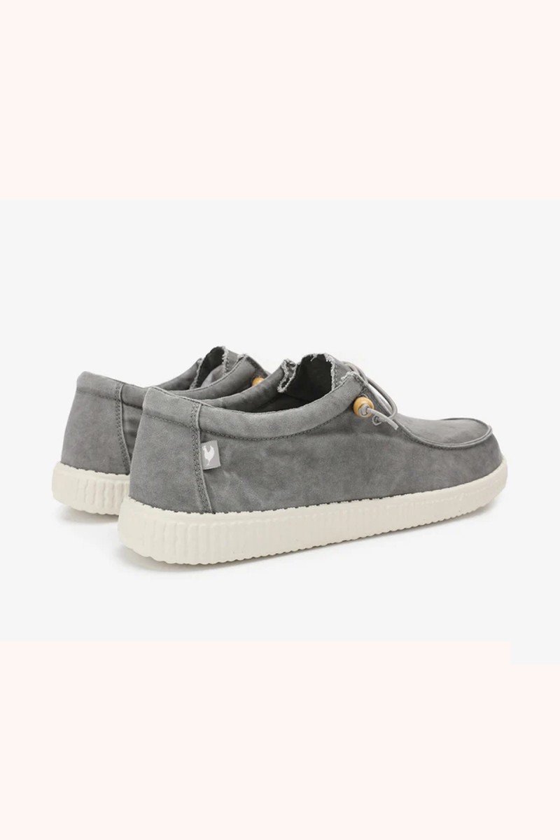  Wallabi Walk in Pitas en gris con acabado washed, cómodo y versátil para looks casuales con estilo relajado. 