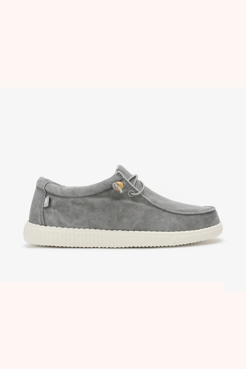  Wallabi Walk in Pitas en gris con acabado washed, cómodo y versátil para looks casuales con estilo relajado. 