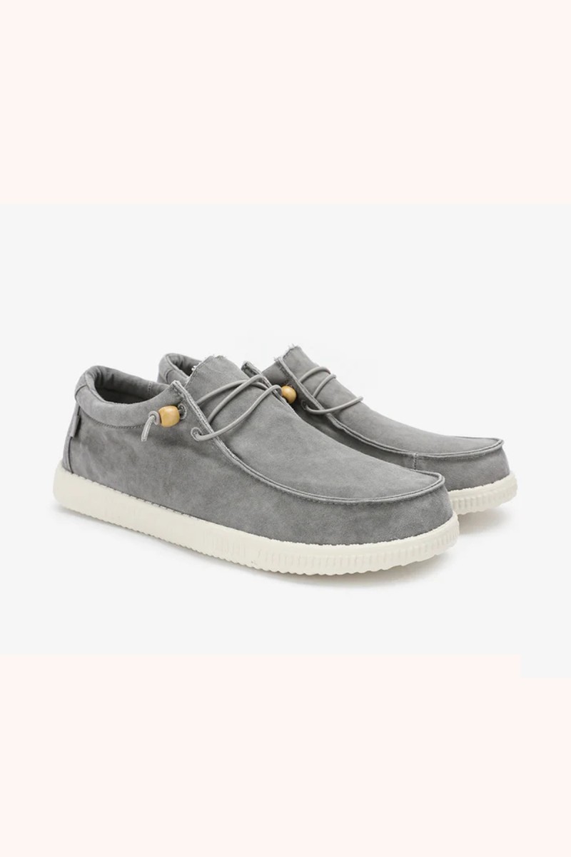  Wallabi Walk in Pitas en gris con acabado washed, cómodo y versátil para looks casuales con estilo relajado. 