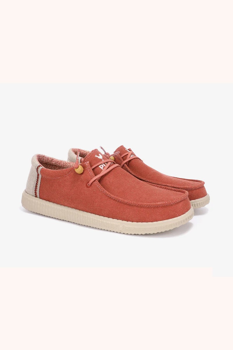  Wallabi Walk in Pitas en rojo, cómodo y versátil, perfecto para looks casuales con personalidad y estilo diferente. 