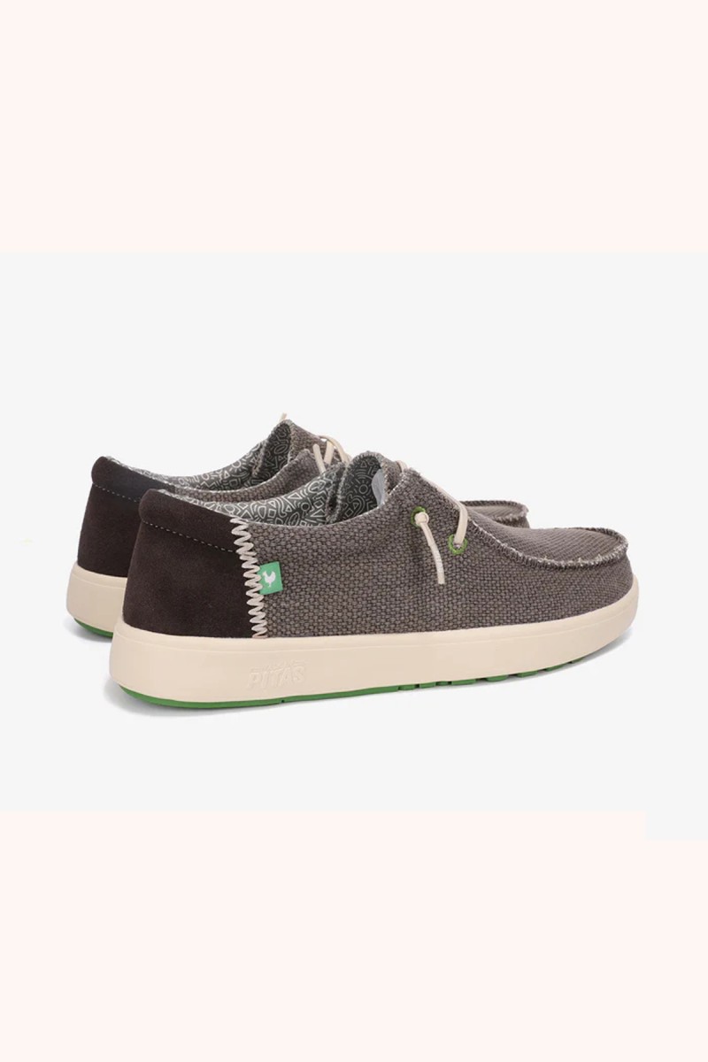  Wallabi Walk in Pitas en marrón, cómodo y versátil, perfecto para looks casuales con estilo natural y fácil combinación.  2