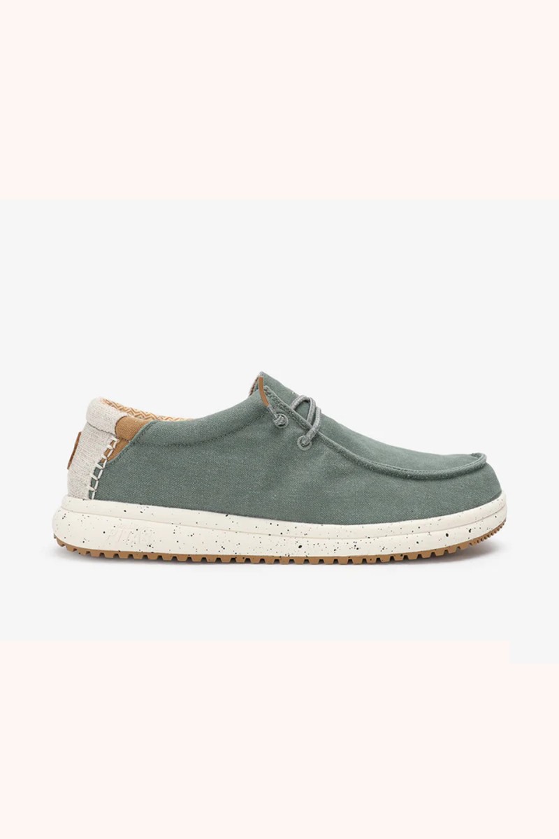  Wallabi Walk in Pitas en verde, cómodo y versátil, perfecto para looks casuales con estilo natural y fácil combinación. 